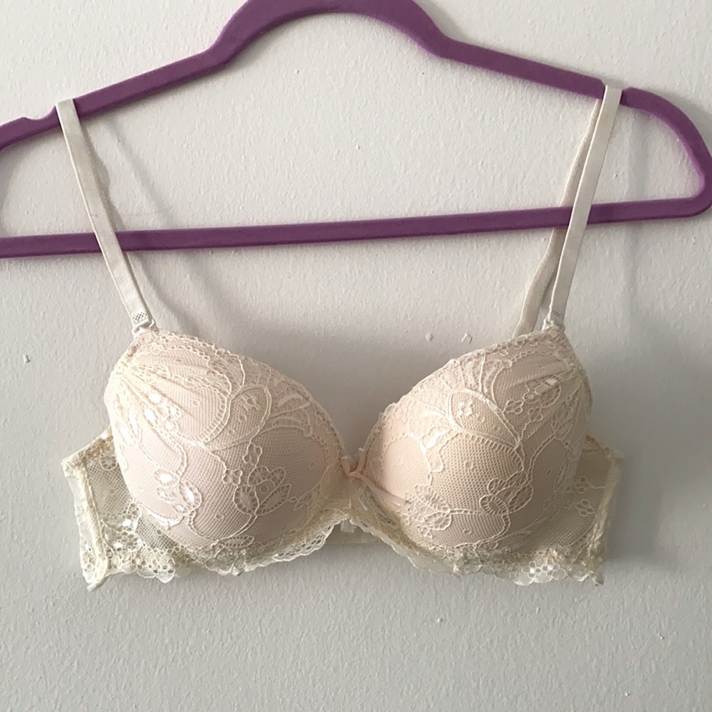 NWOT lacy push-up bra 34B